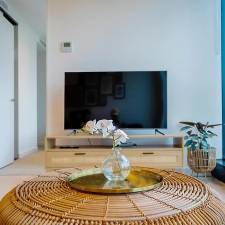 Cozy & Spacious 2B2B Apt In Cbd Melbourne Exterior photo