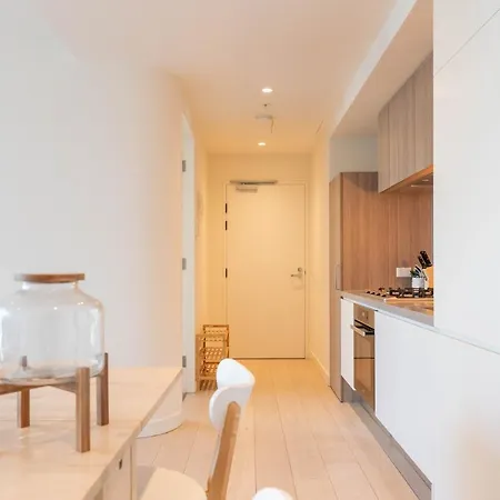 Cozy & Spacious 2B2B Apt In Cbd Melbourne Exterior photo